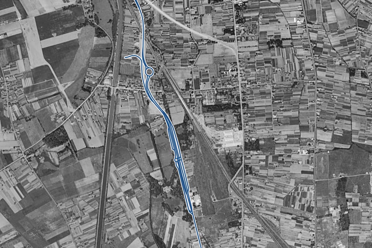 Vue aérienne du quartier de la Barrière de Paris en 1954, en noir et blanc, les 27 rues qui ont un prix au m² tracées en bleu