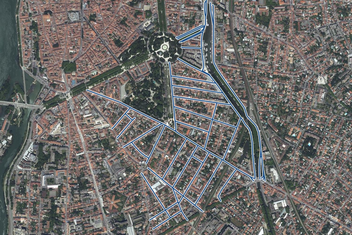 Vue aérienne du quartier du Busca à Toulouse, les 32 rues qui ont un prix au m² tracées en bleu