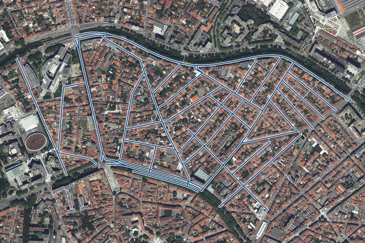 Vue aérienne du quartier des Chalets à Toulouse, les 31 rues qui ont un prix au m² tracées en bleu