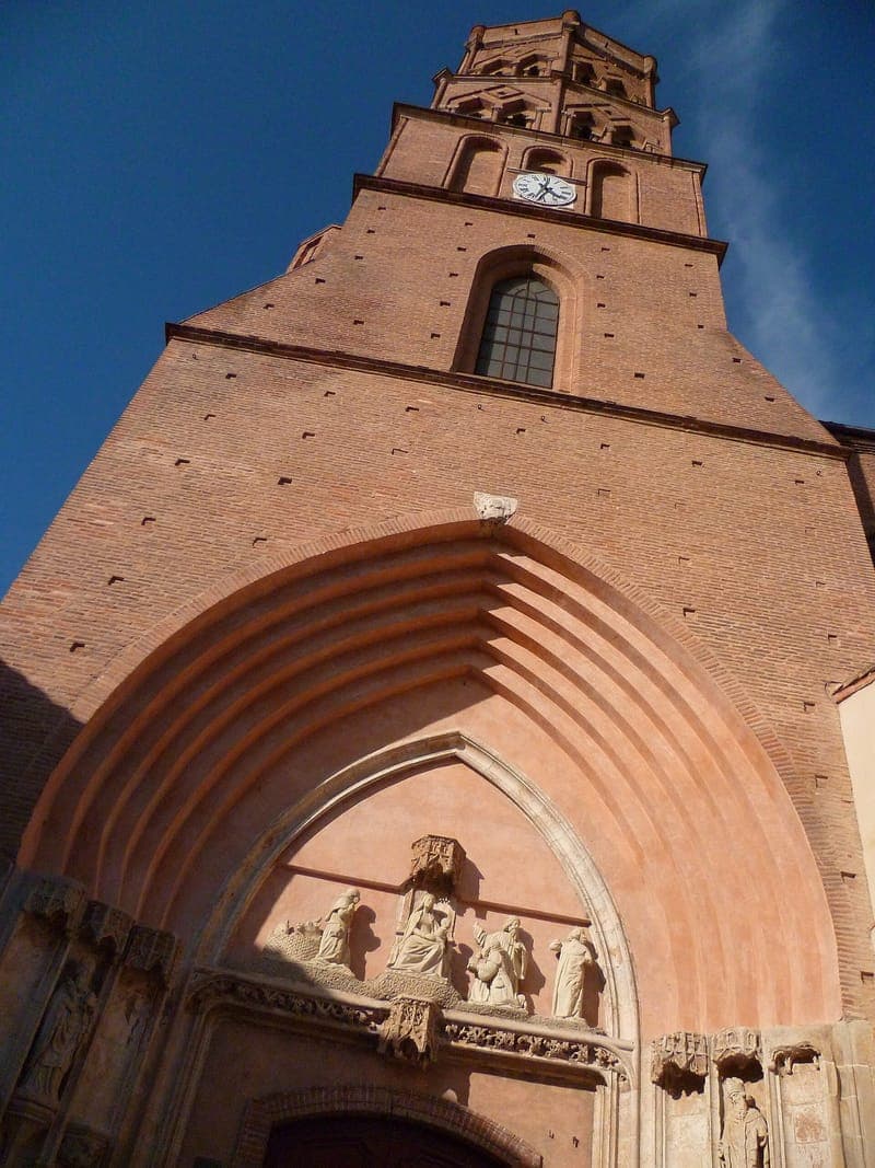 L’église Saint-Nicolas, à Toulouse, vue depuis la Grande rue Saint-Nicolas, en 2010.