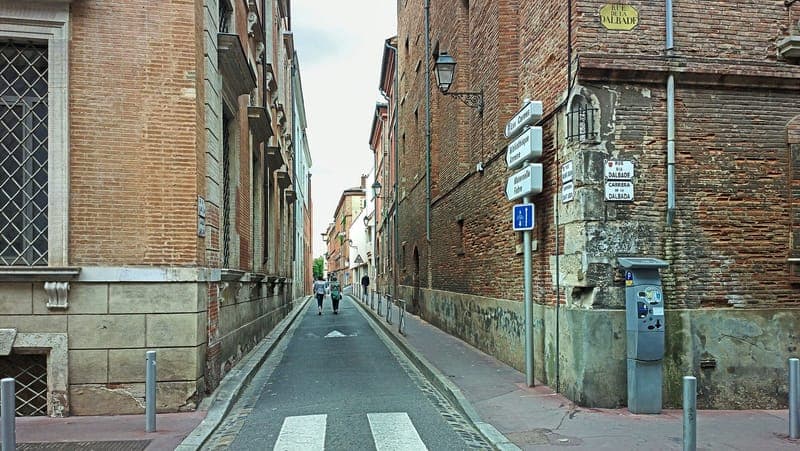 La rue Saint-Jean, vue de la rue de la Dalbade, en 2015.