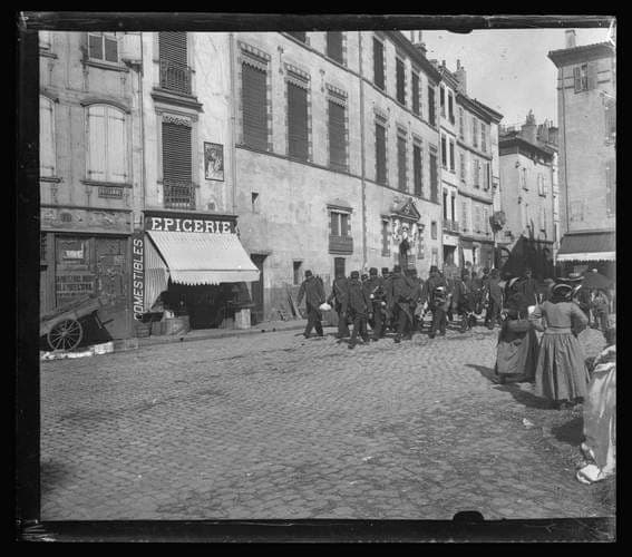 Place du Parlement, rue de la Fonderie, le 25 août 1899.