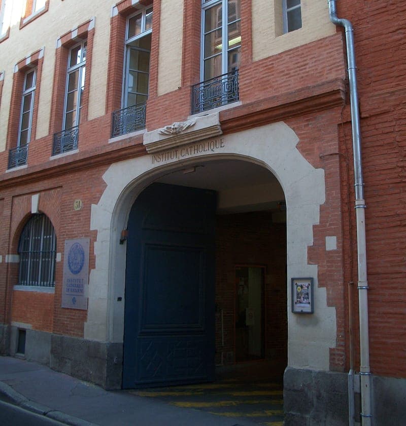 Entrée de l'Institut catholique de Toulouse, rue de la Fonderie, le 5 septembre 2013.