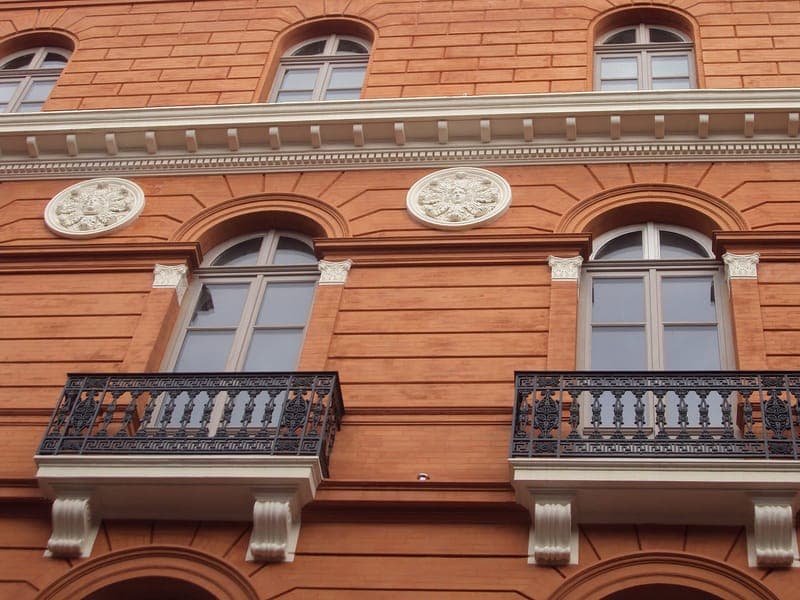Détail de l’hôtel Dassier, rue des Couteliers, en septembre 2011.