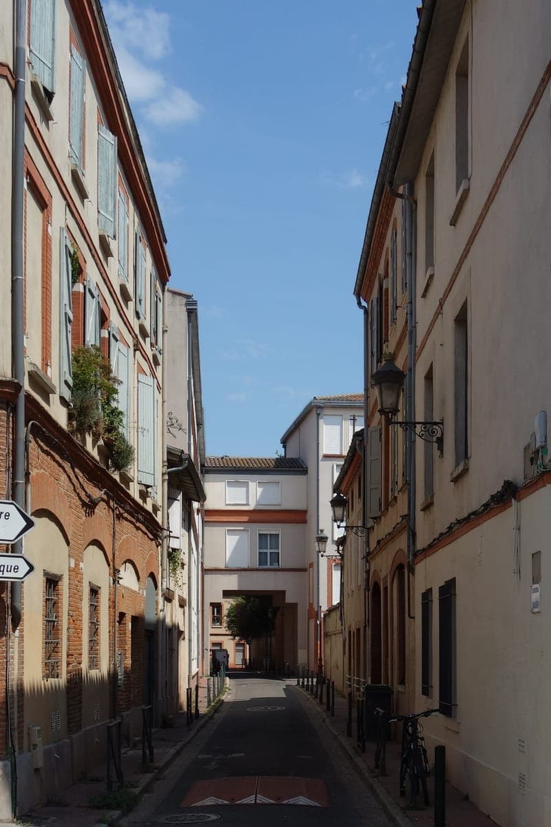 La rue Quilmery depuis la rue du Pont-Saint-Pierre, en août 2024.