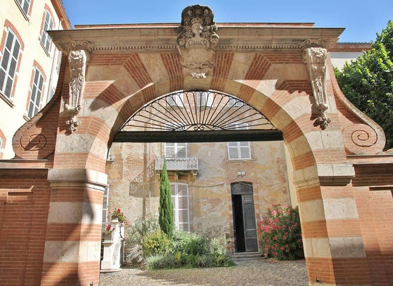 Le portail de l’hôtel de Maletache, en août 2016.