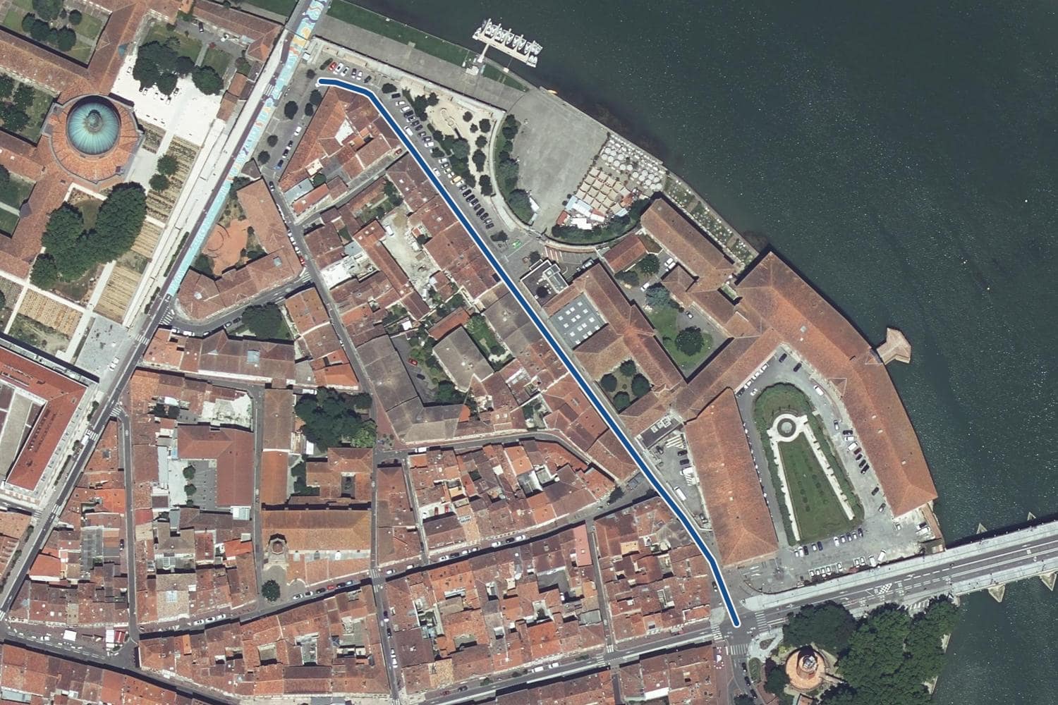 Vue aérienne de la rue Viguerie à Toulouse, la voie tracée en bleu